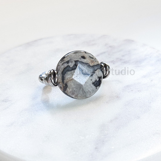 Gray Agate Stretch Ring