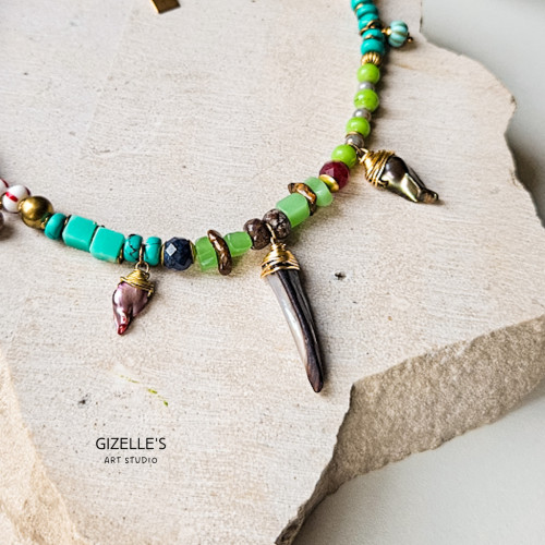 Naszyjnik PERŁOWY KIEŁ – mosiądz i perły handmade