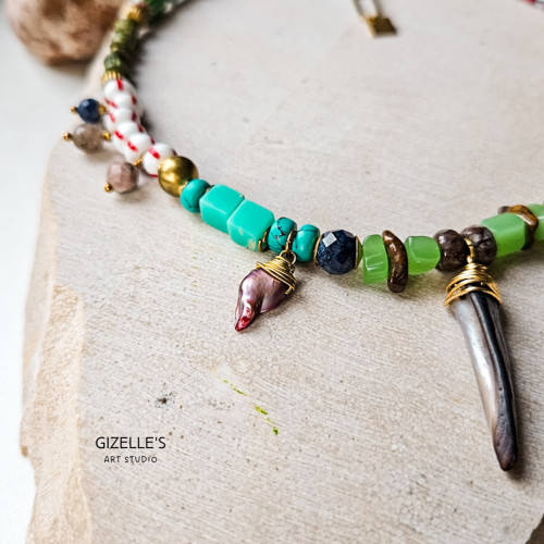 Naszyjnik PERŁOWY KIEŁ – mosiądz i perły handmade