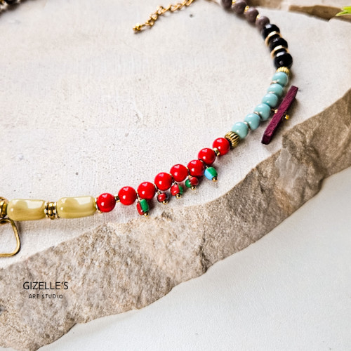 Ręcznie wykonany naszyjnik HALKA z jadeitu, agatu i szkła artystycznego. Kolorowa biżuteria handmade z elementami z odzysku i wy