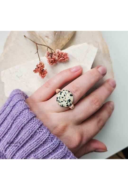 pierścionek z jaspisem dalmatyńskim