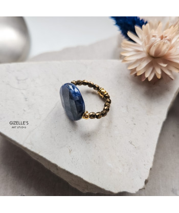 Elastyczny pierścionek True Blue – sodalit i złote detale