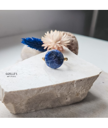 Elastyczny pierścionek True Blue – sodalit i złote detale