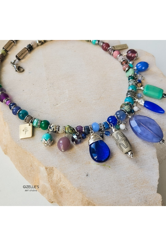 Bogaty Soft Summer – artystyczny naszyjnik w chłodnych kolorach