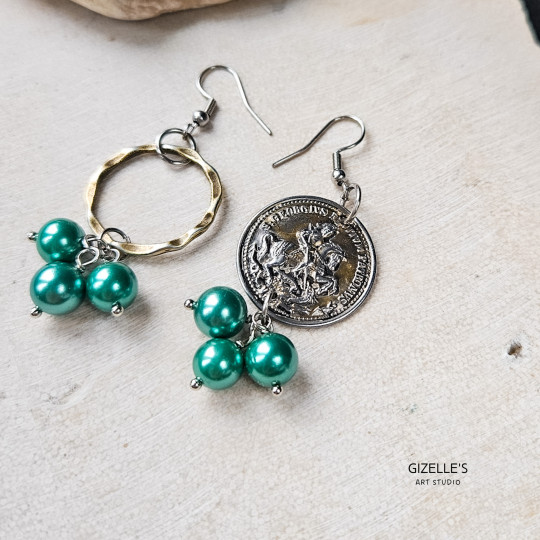 Kolczyki Generałowej – perły seashell i guzik vintage