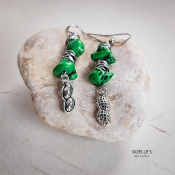 Kolczyki MANAMANA – zielony howlit i metalowe detale
