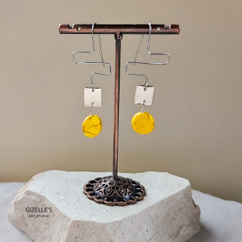 Kolczyki VITA C – żółty howlit i stal szlachetna