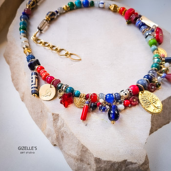 Bogaty Indigo Red – artystyczny naszyjnik z zawieszkami