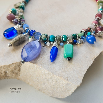 Bogaty Soft Summer – artystyczny naszyjnik w chłodnych kolorach