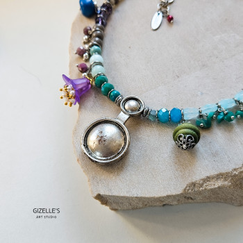 Hoppipolla – kolorowy naszyjnik z kamieni i odzysku