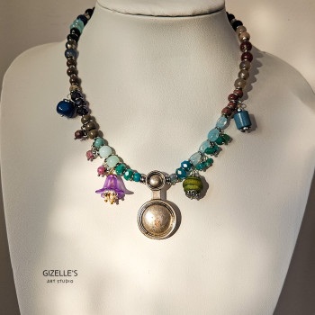 Hoppipolla – kolorowy naszyjnik z kamieni i odzysku