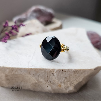 Elastyczny pierścionek Dark Spark – onyks i złote szkło