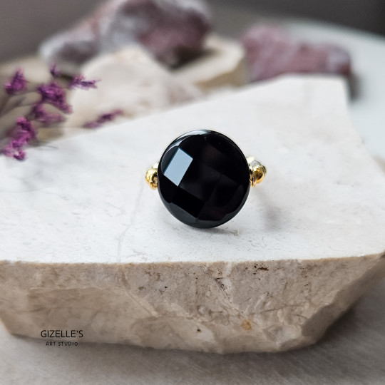 Elastyczny pierścionek Dark Spark – onyks i złote szkło