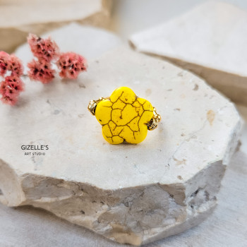 Pierścionek Lemonade – żółty howlit i stal szlachetna