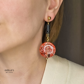 Kolczyki WITRAŻE – akryl i lawa w pozłacanej oprawie