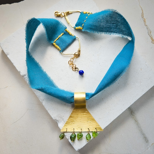 Naszyjnik tekstylny PERIDOT z kamieniami naturalnymi