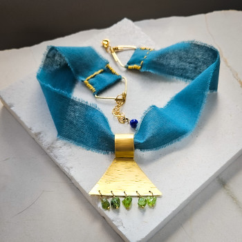 Naszyjnik tekstylny PERIDOT z kamieniami naturalnymi