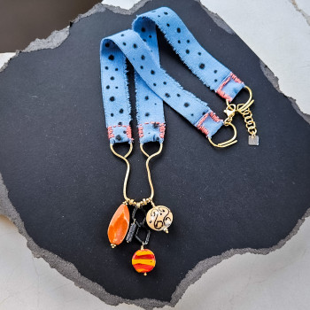 Naszyjnik tekstylny DICKSON z zawieszkami z odzysku