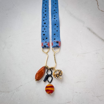 Naszyjnik tekstylny DICKSON z zawieszkami z odzysku