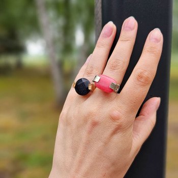 Pierścionek Lea z różowym rodonitem | Gizelle's