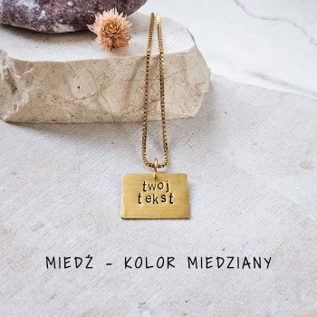 Zawieszka personalizowana z napisem z miedzi.